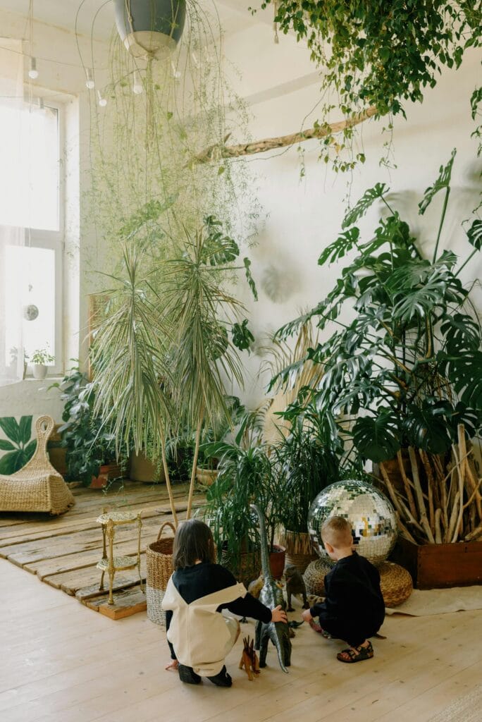Plantas, Luz Natural e Materiais Naturais: Guia Completo do Design Biofílico